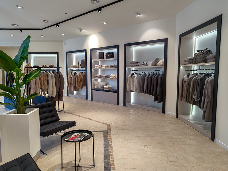 275-10-arredamento-negozio-abbigliamento-fashion-luxury