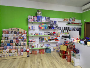 281-10-arredo-negozio-cartoleria-espositori-scaffali-dogati