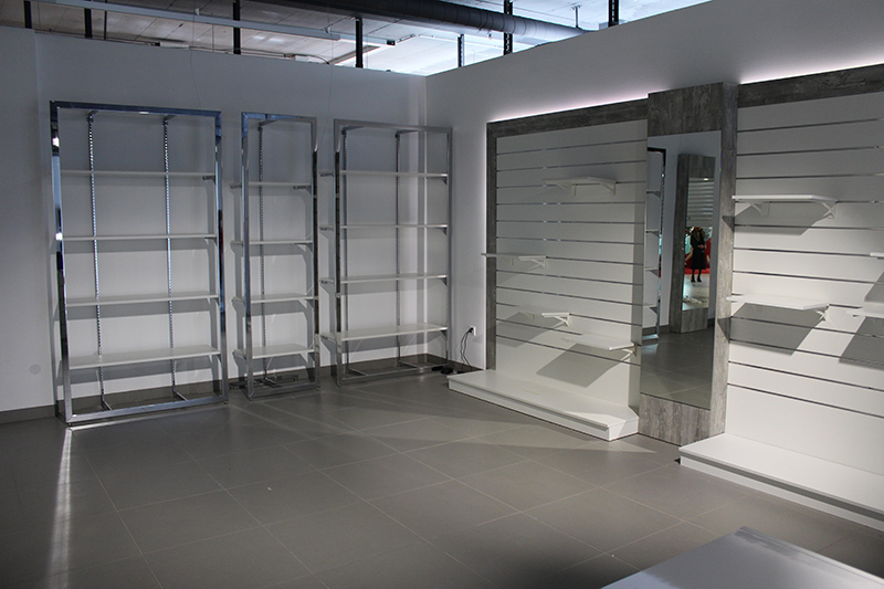 arredo-negozio-abbigliamento-moderno