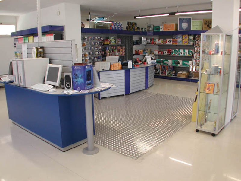 Espositore-banco-scaffale