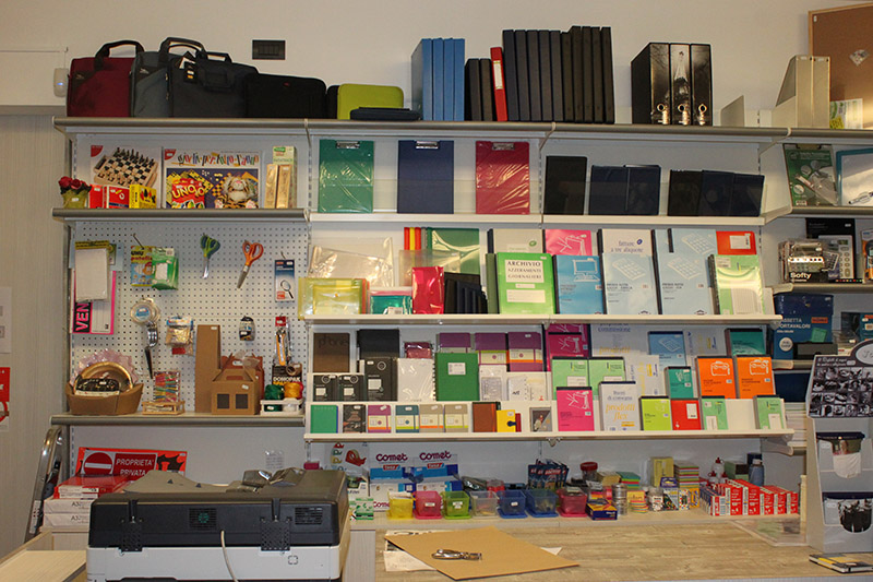 arredamento-cartoleria-edicola