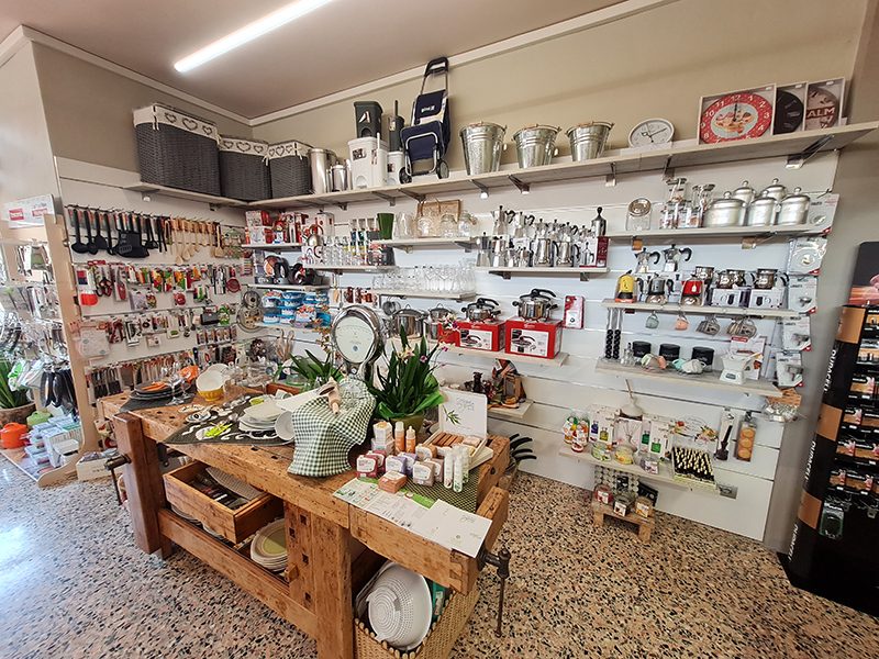 arredo-negozio-pannelli-dogati-canton-ticino-svizzera